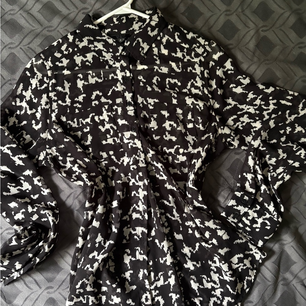 Guess Shear Patterned Blouse - Picture 3 of 3